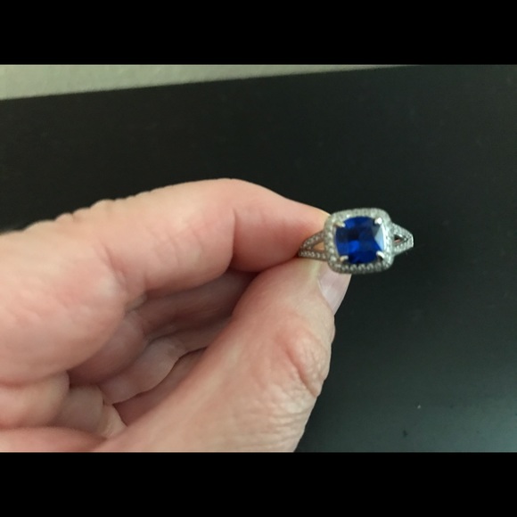 Synthetic sapphire and sterling vintage style ring - Picture 1 of 6